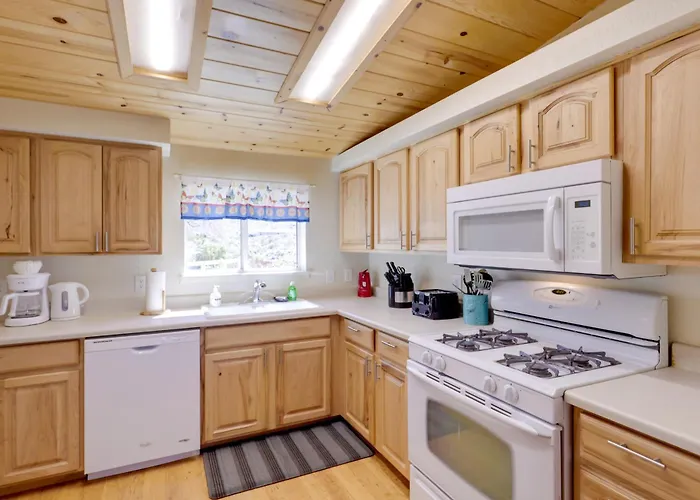 Rustic Bullhead Retreat W/ Porch & Views